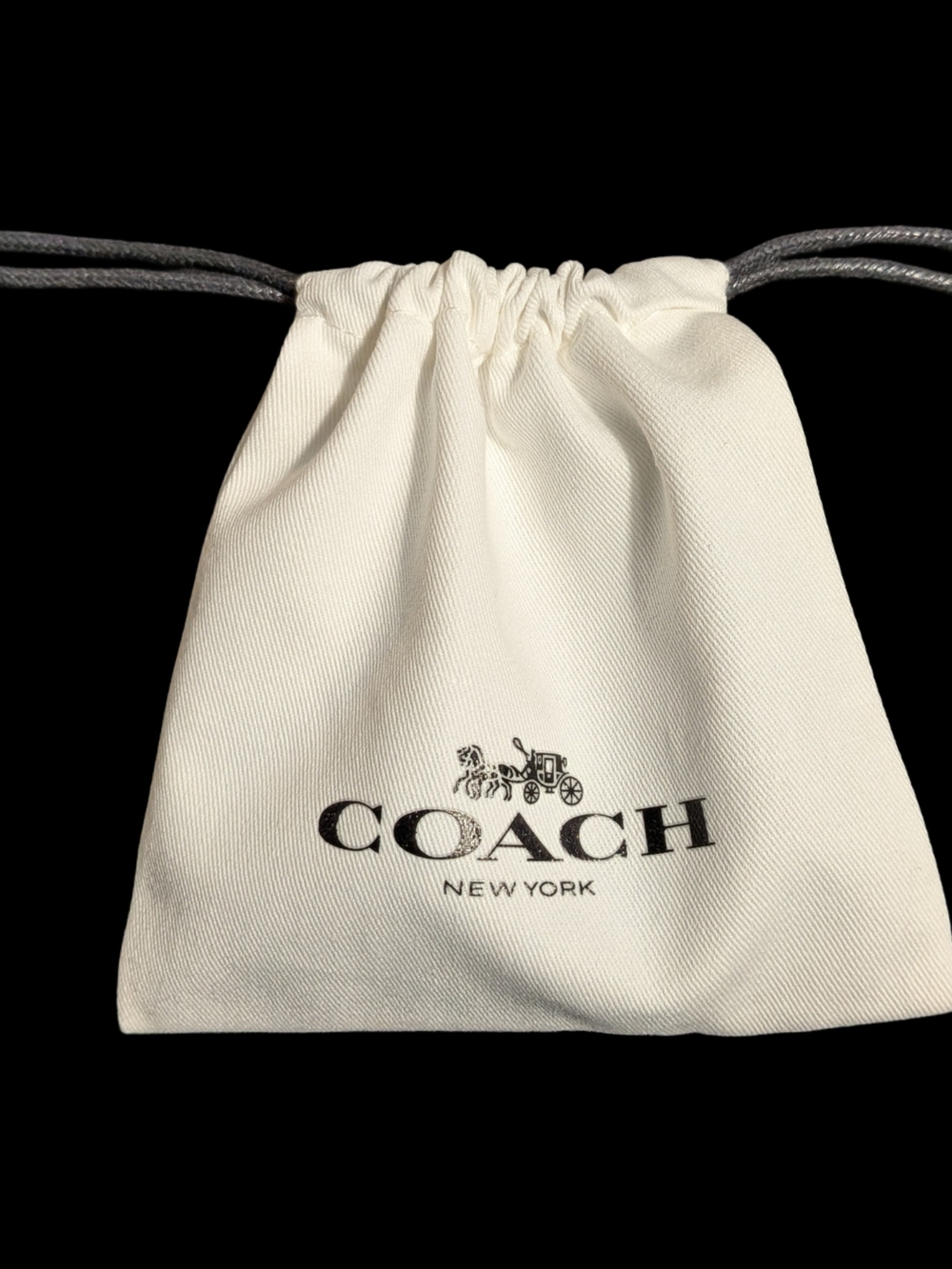Coach New York Gold Tone Signature C Logo Band Ring Size 7 With Dust Bag - Picture 3 of 3